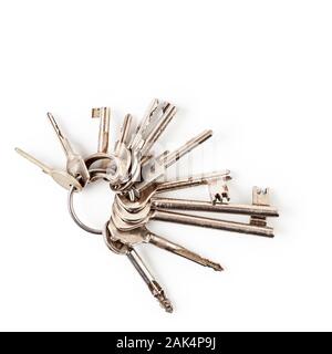 Tasten key ring Anordnung auf weißem Hintergrund Freistellungspfad getrennt ausgewiesen. Design Element, Ansicht von oben, flach. Sicherheitskonzept Stockfoto