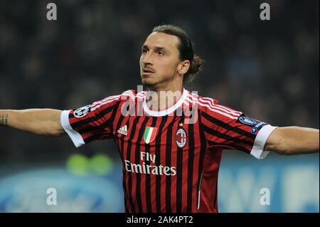 Mailand Italien ,23 NOVEMBER 2011, 'G.' Meazza San Siro Stadion, UEFA Champions League 2011/2012, AC Mailand - FC Barcelona: Zlatan Ibrahimovic feiert, nachdem das Ziel Stockfoto