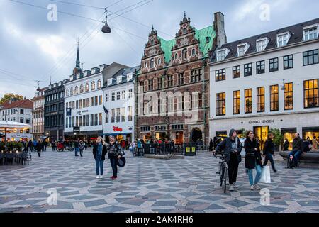 Historische Gebäude am Amagertorv Square House Luxury Stores, Illums Bolighus, Disney, Royal Copenhagen, Georg Jensen. Kopenhagen, Dänemark Stockfoto