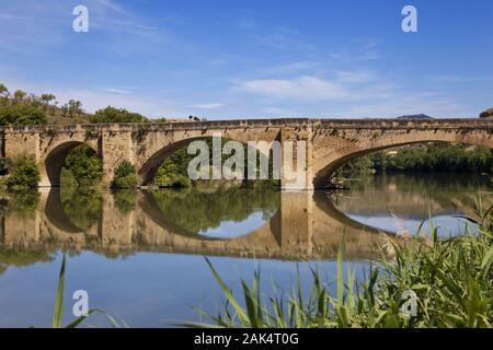 Brücke über den Rio Ebro / San Vicente de la Sonsierra, Spanien Norden | Verwendung weltweit Stockfoto