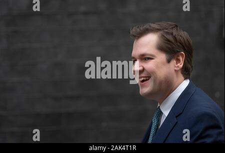 Downing Street, London, UK. 7. Januar 2020. Robert Jenrick, Staatssekretär für Wohnungswesen, Gemeinschaften und den lokalen und regionalen Gebietskörperschaften in Downing Street für die wöchentliche Kabinettssitzung. Credit: Malcolm Park/Alamy. Stockfoto