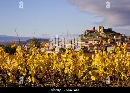 San Vicente de la Sonsierra: Blick auf die Stadt und Umgebung, Spanien Norden | Verwendung weltweit Stockfoto