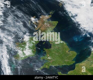 Eine eher seltene Ansicht der Britischen Inseln aus dem Weltraum mit kaum Wolken am 14. Mai 2019 Stockfoto