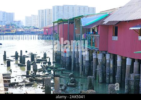 GEORGE TOWN, Penang, Malaysia - 6 Dec 2019 - Blick auf das Kauen Clan Steg am Wasser im historischen Georgetown, Penang, Malaysia, einem UNESCO-Ihr Stockfoto