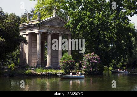 Gärten der Villa Borghese: Tempio di Esculapio bin Giardino del Lago, Rom | Verwendung weltweit Stockfoto