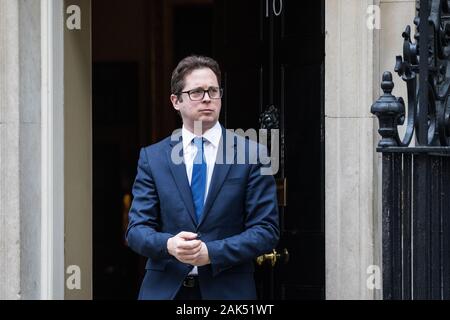 London, Großbritannien. 7. Januar, 2020. Alex Burghart, Parlamentarischer Privatsekretär an Premierminister Boris Johnson, Blätter 10 Downing Street nach einer Kabinettssitzung. Credit: Mark Kerrison/Alamy leben Nachrichten Stockfoto