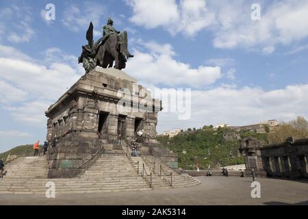 Koblenz: Kaiser-Wilhelm-Denkmal am Deutschen Eck, Mosel | Verwendung weltweit Stockfoto