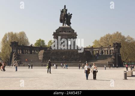 Koblenz: Kaiser-Wilhelm-Denkmal am Deutschen Eck, Mosel | Verwendung weltweit Stockfoto