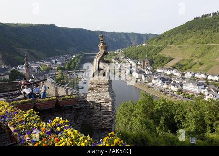 Cochem: Blick von der Reichsburg in die Stadt, Mosel | Verwendung weltweit Stockfoto