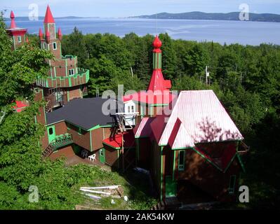 Pointe-a-la-Garde: Chateau Bahia an der Suedkueste der Gaspesie-Halbinsel, Kanada Osten | Verwendung weltweit Stockfoto