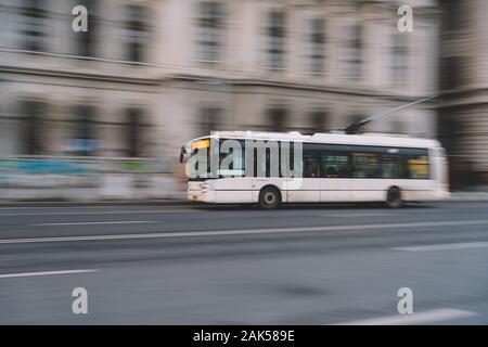 Bukarest, Rumänien - 14.12.2019: Trolleybus in Bukarest, Rumänien Stockfoto