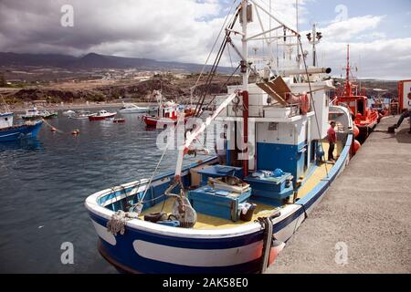 Fischerboote im Hafen von San Juan, Teneriffa, Kanarische Inseln Stockfoto