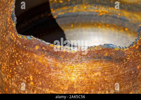 Full Frame abstrakte Sonnig beleuchteten Rusty metalllic Hintergrund Stockfoto