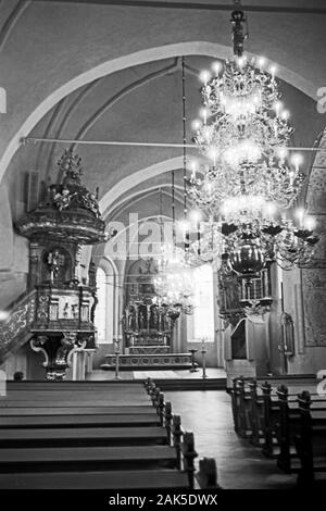 Innenraum der Kirche Heilige Dreifaltigkeit, Arboga, Schweden, 1969. Innenraum der Kirche der Heiligen Dreifaltigkeit, Arboga, Schweden, 1969. Stockfoto