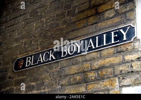 Rochester, Kent, Großbritannien. "Black Boy Alley" Schild, direkt an der High Street Stockfoto
