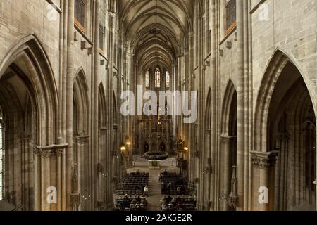 Halberstadt: Dom, Blick durch das Langhaus in den Altar, Harz | Verwendung weltweit Stockfoto