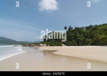 Am frühen Morgen auf das menschenleere Praia Lopes Mendes, Ilha Grande Insel im Bundesstaat Rio de Janeiro. Stockfoto