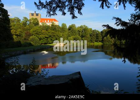 Ballenstedt: Blick ueber den Schlosspark in Schloss Ballenstedt, Harz | Verwendung weltweit Stockfoto