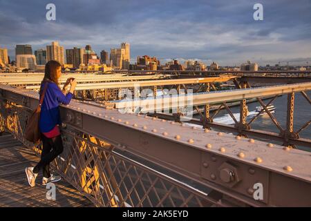 Stadtbezirk Manhattan: Blick von der Brooklyn Bridge in Manhattan, New York | Verwendung weltweit Stockfoto