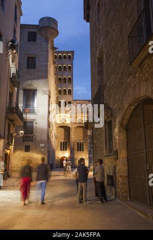 Stadtteil Barri Gotic: Palau Clarina Padellàs und Palau Reial Mayor am Placa del Rei, Barcelona | Verwendung weltweit Stockfoto