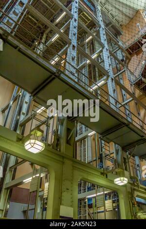 Bau Frames auf dem Grund des Alten Elbtunnel in Hamburg Stockfoto