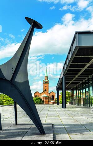 Berlin-Mitte: Neue Nationalgalerie am Kulturforum in der Potsdamer Straße, Hg. sterben Mattaeuskirche, Berlin | Verwendung weltweit Stockfoto