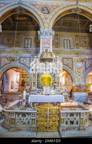 Kalabrien/Rossano: Hauptaltar in der Kathedrale (Kathedrale Maria Santissima Achiropita), Apulien | Verwendung weltweit Stockfoto