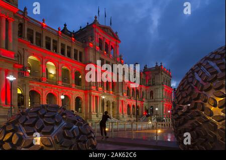 Queensland / Brisbane: illuminiertes Treasury Casino & Hotel in der William Street, Australien Osten | Verwendung weltweit Stockfoto