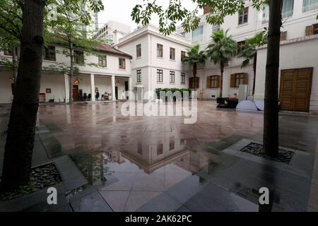 Innenhof des ehemaligen Marine Polizeipräsidium Compound, 1884 gebaut, in Tsim Sha Tsui, Kowloon, Hong Kong. Stockfoto