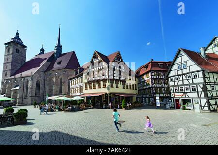 Schmalkalden: Altmarkt mit Stadtkirche St. Georg und Fachwerkhaeusern, Rhön | Verwendung weltweit Stockfoto