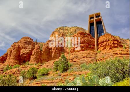 Die berühmte Kapelle des Heiligen Kreuzes in Sedona, Arizona. Ursprünglich 1957 als Geschenk an die Katholische Kirche nun ist es als eine historische registriert gebaut Stockfoto