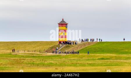 Der Pilsumer Leuchtturm um Krummhoern in Ostfriesland, Deutschland Stockfoto