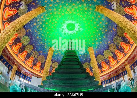 Der Wat Pak Nam Tempel in der Nähe der Stadt Thonburi Bangkok in Thailand im südlichsten Asien. Thailand, Bangkok, November 2019 Stockfoto