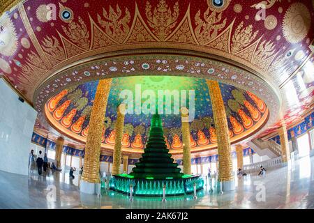 Der Wat Pak Nam Tempel in der Nähe der Stadt Thonburi Bangkok in Thailand im südlichsten Asien. Thailand, Bangkok, November 2019 Stockfoto