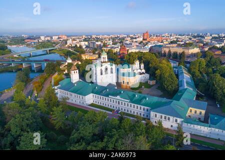 Jaroslawl, Russland - Juli 19, 2019: Verklärung Kloster im Stadtbild an einem sonnigen Juli morgen. Golden Ring von Russland, Stockfoto