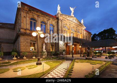 Provinz San Jose / San José Stadt: Nationaltheater (Teatro Nacional de Costa Rica) im Zentrum der Stadt, Costa Rica | Verwendung weltweit Stockfoto