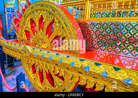BANGKOK, THAILAND - 15 April, 2019: Die bunten Gilden Rad der königlichen Wagen in National Museum, am 15. April in Bangkok. Stockfoto