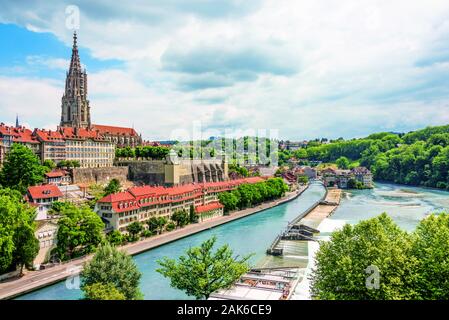 Kanton Bern: Berner Altstadt mit Münster, Schweiz | Verwendung weltweit Stockfoto