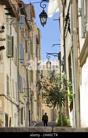 Marseille: historischer Stadtkern Le Panier, Blick in die Rue Sainte-Francoise, Provence | Verwendung weltweit Stockfoto