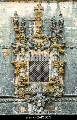 Tomar: (Christuskloster Convento de Cristo), Fenster im manuelinischen Stil, Lissabon | Verwendung weltweit Stockfoto