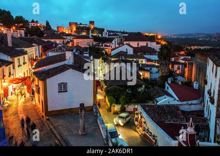 Obidos: Blick von der Stadtmauer in die Altstadt, Lissabon | Verwendung weltweit Stockfoto