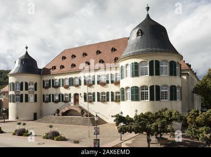 Bad Bergzabern: Schloss in der Königstraße, einst Residenz der Herzoege von Pfalz-Zweibruecken", Verwaltungsgebaeude, Pfalz | Verwendung weltweit Stockfoto
