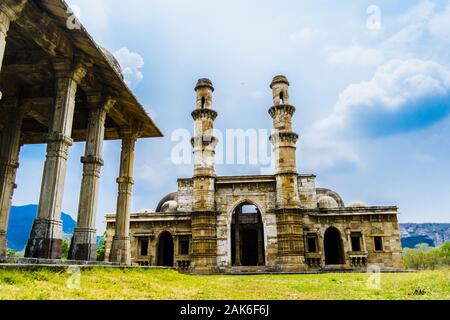 Kevada Moschee ist eine Moschee in Champaner, Gujarat, westliche Indien. Es ist auch als kevda Masjid bekannt. Es ist Teil der Champaner-Pavagadh. Stockfoto