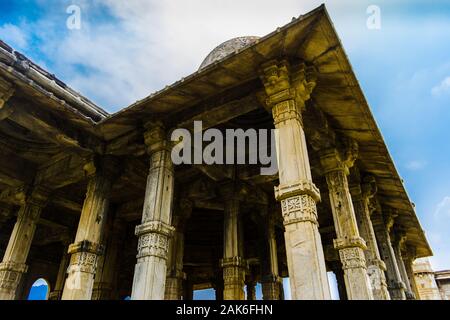 Kevada Moschee ist eine Moschee in Champaner, Gujarat, westliche Indien. Es ist auch als kevda Masjid bekannt. Es ist Teil der Champaner-Pavagadh. Stockfoto