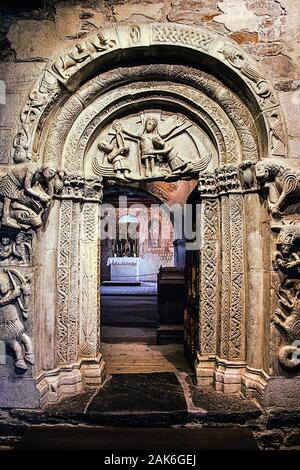 Bozen/Dorf Tirol: Schloss Tirol, Eingangsportal zur Kapelle, Südtirol | Verwendung weltweit Stockfoto