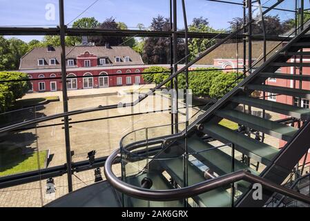 Oberhausen: Schloss Oberhausen, Blick aus dem Glasanbau des Herrenhauses auf das Kleine Schloss, Ruhrgebiet | Verwendung weltweit Stockfoto