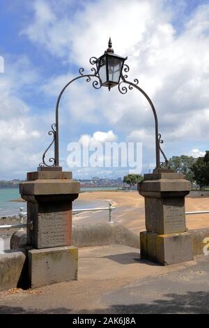 Memorial Arch zum Gedenken an den Frieden in Südafrika im Jahr 1902 nach der Anglo Boer Krieg. King Edward Parade, Devonport, Auckland, Neuseeland Stockfoto
