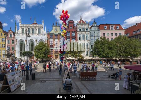 Gdansk (Danzig): Langer Markt (Dlugi Targ) mit Rathaus, Neptunbrunnen und Artushof, Danzig | Verwendung weltweit Stockfoto