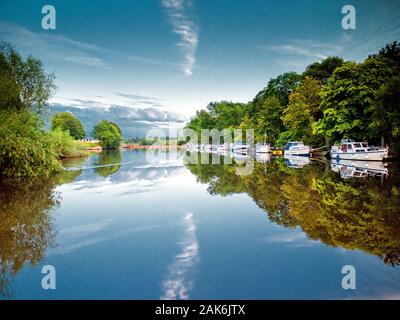 Boote auf dem Fluss Ouse in der Nähe von Naburn Lock Stockfoto