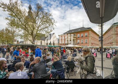 Detmold: Marktplatz mit Rathaus und Erloeserkirche (auch Marktkirche), Teutoburger Wald | Verwendung weltweit Stockfoto